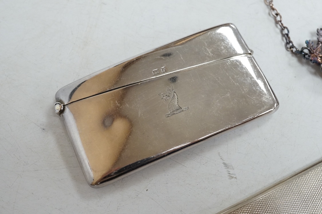 A small group of collectable silver including an Edwardian card case, a set of three modern silver wine labels with applied fruiting vine border, one a.f. London, 1975, a vesta case, travelling comb and folding eye glass